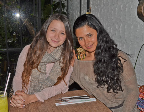 Luisa Fernanda Valencia Hernández y Alexandra Hernández Hurtado celebraron el Día del Psicólogo en una comida en el restaurante 