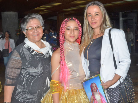 Rosana Gaviria Aguirre, Isabella González Rubio y Victoria Eugenia Rubio Gaviria.