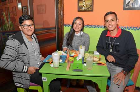 Víctor Flórez y Santiago Valencia Duque le celebraron el cumpleaños a Stephania Valencia Duque.