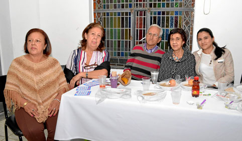 Consuelo Rincón Marín, Olga Rincón Marín, Heriberto Orozco Atehortúa, Marleny García Cárdenas y Lorena Orozco García.