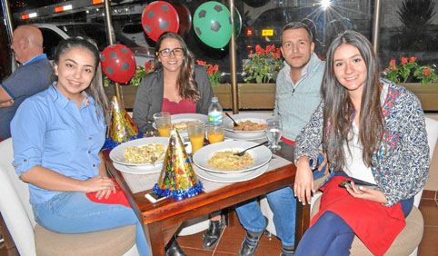 En el restaurante Spago se reunieron en una comida: Ana María García Idárraga, Carolina Giraldo Orozco, Juan Martín Hoyos Cardon