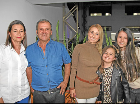 María Mabel Henao Giraldo, Joaquín Llanos Velásquez, Mariana Llanos Henao, Laura Ramírez Llanos y Laura Sofía Salazar Llanos. 