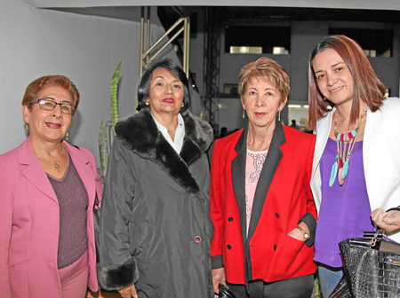 Gloria Espinosa Pachón, María Amparo Muñoz Cardona, María Alejandra Espinosa Pachón y Valentina Gutiérrez Espinosa. 
