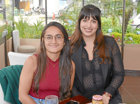 Daniela López Castaño y Laura Lucía González, en el restaurante Spago.