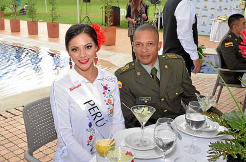 Gabriela Nicol Lamruschini Espinoza, de Perú, y Gonzalo Moreno.