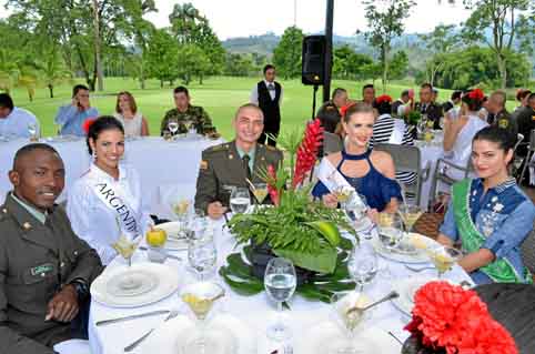Jefferson Perlaza, Dolores Cardozo Pérez, de Argentina; Érick Montoya Marín; Katrin Eisenberg, de Alemania, y Paula Andrea Casta
