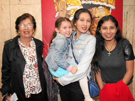 María Belén Henao, Andrea Navarro Villa, Niña Mariana Navarro Villa y Mariana Gañan Suárez. 