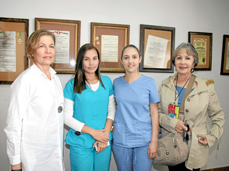 Martha Uribe Soto, Daniela Mejía Valencia, Carolina Álvarez Giraldo y Gloria Valencia. 
