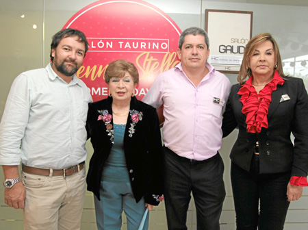 Sergio Salazar López, gerente del Hotel Carretero; Jenny Stella Romero Dávila; Carlos Uriel Zapata Aguirre, gerente de Operación