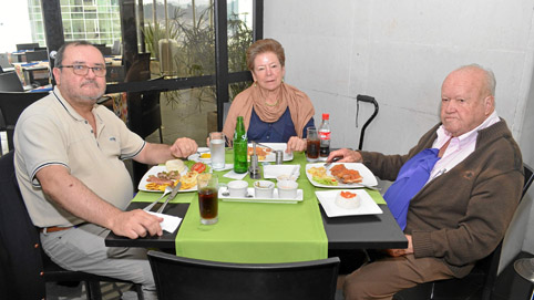 Ómar Uribe Garcés, Helena Echeverri de Uribe y Javier Uribe Echeverri.