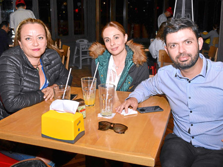 Liliana Quintero Valencia, Jenny Alexandra Quintero Rincón y Cristian Henao Restrepo se reunieron en una comida en el restaurant