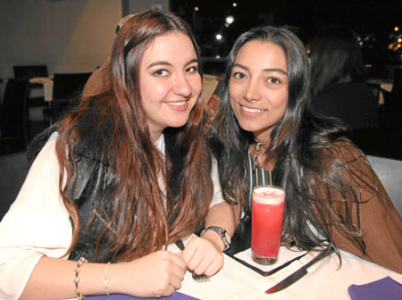 Isabela Calderón y María Antonia Granada se reunieron en una comida en la sede El Cable del Club Manizales.