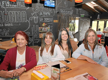 Adela Salazar, María Doris Giraldo, Martha Lucía Giraldo y Valeria Vásquez se reunieron en el restaurante Il Forno.