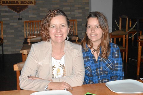 Diana González Ceballos y Sofía Echeverri González se reunieron en el restaurante Barba Roja.