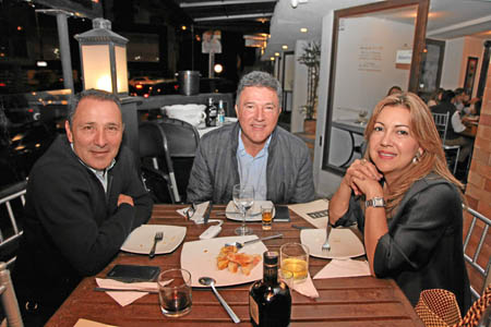 Comidas en Ednia Fotos | Argemiro Idárraga | LA PATRIA César Rincón, Luis Fernando Caicedo y Tatiana Rubio. 