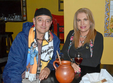 En el restaurante Un Lugar de la Mancha se reunieron Jorge William Arroyave Pérez y Francia Elena Vásquez.