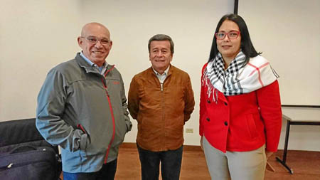 La delegación del Eln, con su jefe negociador a la cabeza Pablo Beltrán (centro), insiste en comenzar el quinto ciclo de la mesa