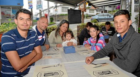 Wilder Salgado López, Luis Eduardo Salgado López, Rosmery Tinoco, Valery Salgado Tinoco, Alexandra Salgado Tinoco y Carlos Eduar