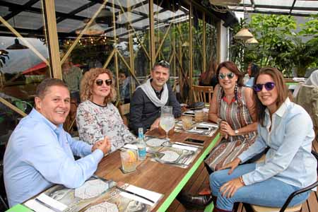 Carlos Pareja, Natalia Peláez, Juan Carlos Restrepo, Claudia Rodríguez y Mariana Pareja. 
