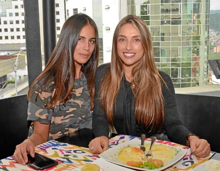 En el Club Manizales estuvieron Andrea Jaramillo Mejía y Ana María Salazar Latorre.