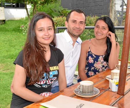 Yurany Giraldo López, Rodolfo Zona López y Valerin Coca Castrillón se reunieron en el restaurante Cortesana.