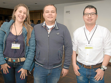 Carolina Arias, John James Álvarez y Felipe Arias.