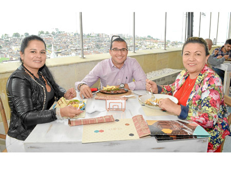 Claudia Janeth Patiño Albino, Álvaro Guzmán Ramos y Gloria Patricia Hincapié Arenas.