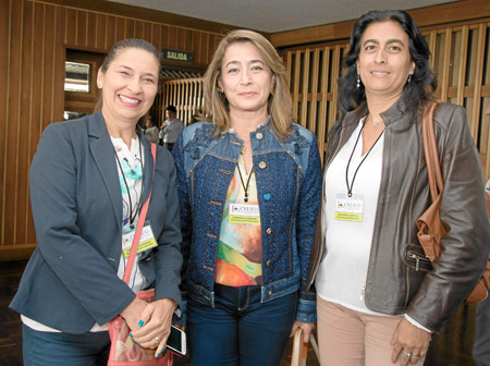Adriana Betancur, Yolanda Osorio y Beatriz Duque.