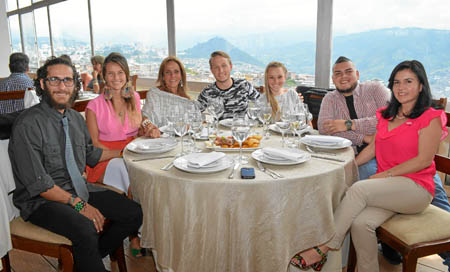 Sebastián Pibi, Andrea Giraldo López, Claudia Echeverri Mejía, Alejandro Espinal Ringeling, María José Riveros López, Dj Nayo y 