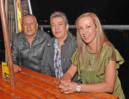 En el restaurante Cortesana se reunieron en una comida Rogelio Chica Aldana, Luz Helena Vélez Jurado y Lina Constanza Chica Véle