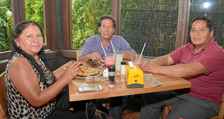 Carmen Morocho, William Barragán y Juan Morocho se reunieron en un almuerzo en el restaurante Il Forno.