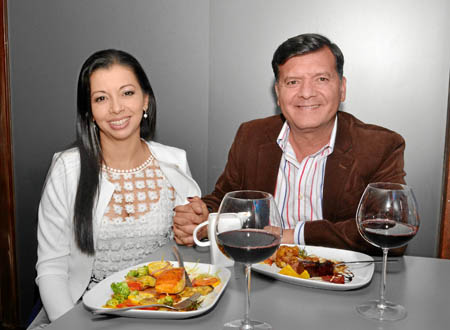 En el restaurante Ednia se reunieron en una comida Alexandra Tobón Rojas y John Jairo Gómez Valencia.