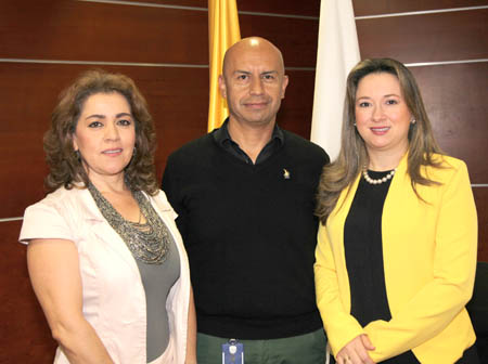 Recibieron el premio León de Greiff a la excelencia individual: María Eugenia Ocampo Castaño, Germán González Martínez y Luz Fan