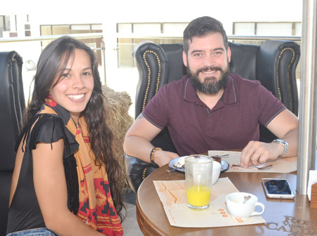 Alejandra Betancur Osorio y Mauricio Olaya Alzate se reunieron en un almuerzo en el restaurante Dauntaun.