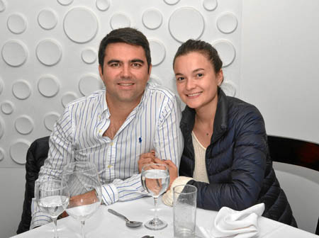 En el restaurante Vino y Pimienta se reunieron en una comida Bruno Giraldo Salazar y María Londoño Gómez.