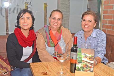 Paula Gómez Vélez, Gloria Mercedes Gómez Escobar y Elsa Victoria Robledo Arango se reunieron en una comida en el restaurante Art