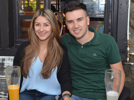 Juanita Corrales Vasco y Juan Gabriel Uribe García se reunieron en un almuerzo en el restaurante Buffalo Republic.