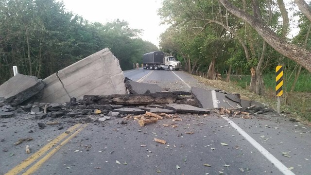 Suspendido tránsito entre la costa y el interior del país por atentados en la Ruta del Sol