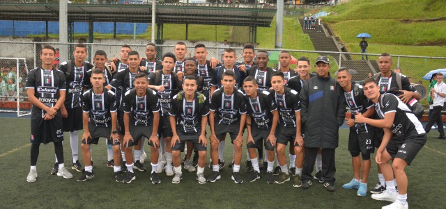 Equipo de la categoría 2002 del Once Caldas.