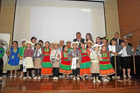 El grupo de Danzas Yurupary del Liceo Infantil Niños 2000 recibió el estímulo para agrupación de danza infantil.