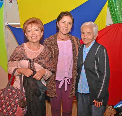 Betty Manrique, María Patricia Manrique y Rosalía Manrique López.