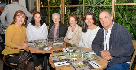 Ángela María Giraldo Mejía, María Teresa Salazar, Aurora Mejía, Martha Lucía Mejía Velásquez, María Mercedes Gallo Mejía y Carlo