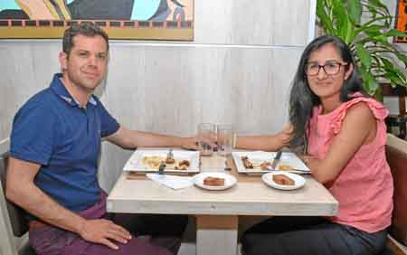 Daniel Torres Rustarazo y Carolina Orozco Cuéllar se reunieron en un almuerzo en el restaurante Luna de Valencia.