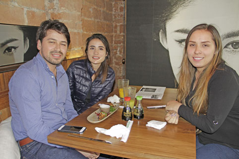 John Duque, Marcela Giraldo y Carolina Duque se reunieron en el restaurante Komo Asian Concept.