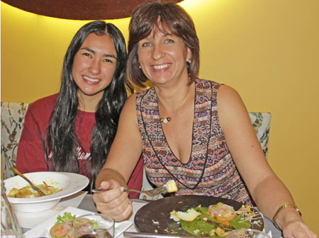 Lucía Sepúlveda con Elizabeth Rojas almorzaron en el restaurante Cháncharos.