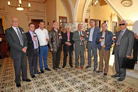 Entre los asistentes al acto conmemorativo aparecen: José Jaramillo Mejía, Angel María Ocampo Cardona, Lindon Alberto Chavarriag