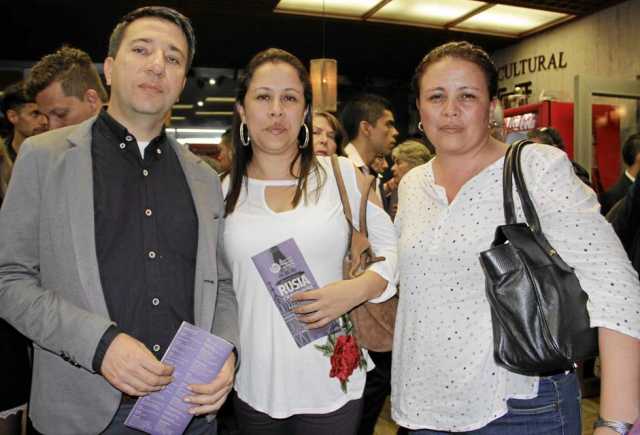 Giovanny Murcia, Paula Murillo y Érika Murillo.