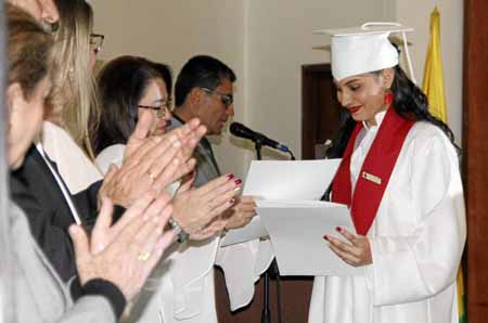 Luisa María Loaiza fue exaltada con el diploma a la Excelencia.
