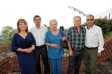 Isabel Cristina Valencia, Óscar Mejía, Ana Lucía Londoño, Hernando Vargas y Bernardo Santa. 
