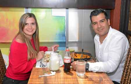 Valentina Álvarez Mejía le celebró el cumpleaños a su esposo, Anderson García Díaz, en un almuerzo en el restaurante Eñe.